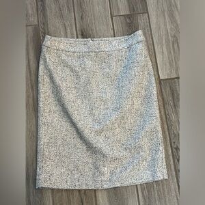 Like New Ann Taylor Factory Size 8 Blackk and White mini Skirt no signs of wear